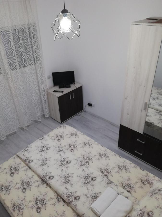 Apartament Brezoi Appartement Buitenkant foto